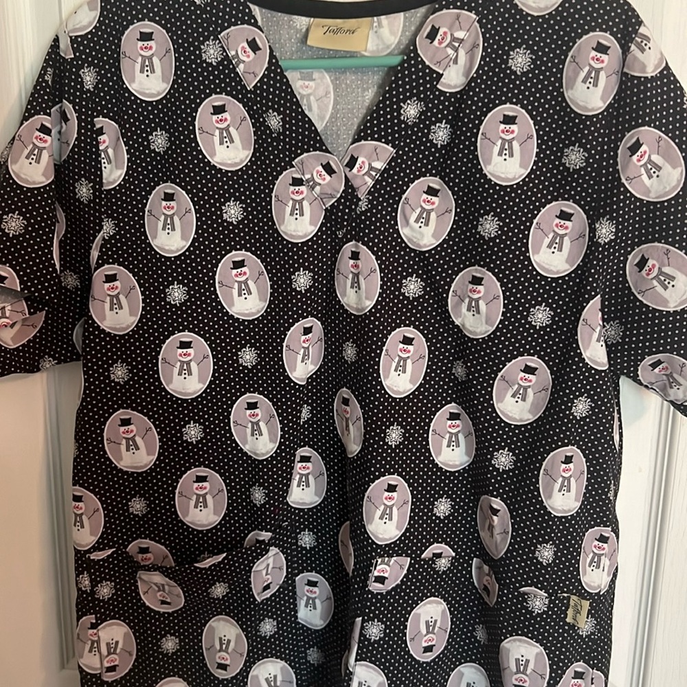 Tafford winter/seasonal Vneck 2pocket scrub top szM